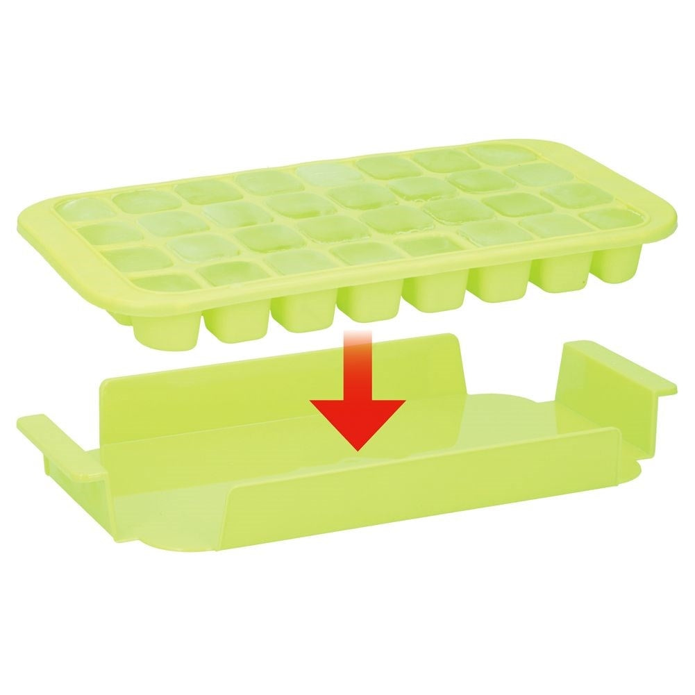 Practical set with 2 silicone cubes for large ice cubes