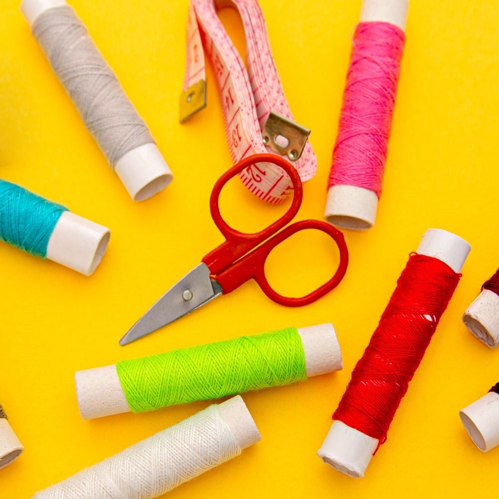 Practical sewing with accessories in transparent plastic