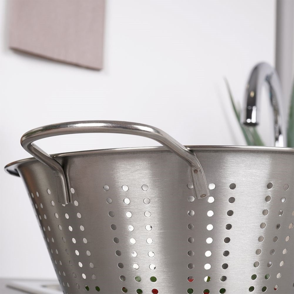 Practical stainless steel strainer with two handles, dishwasher safe