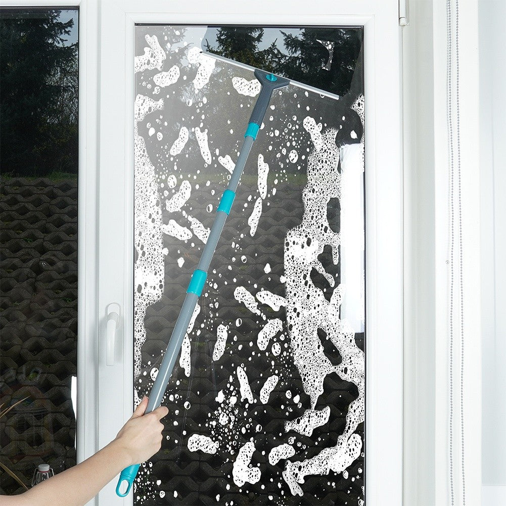 Practical window cleaning kit with telescopic scraper and microfiber cloth