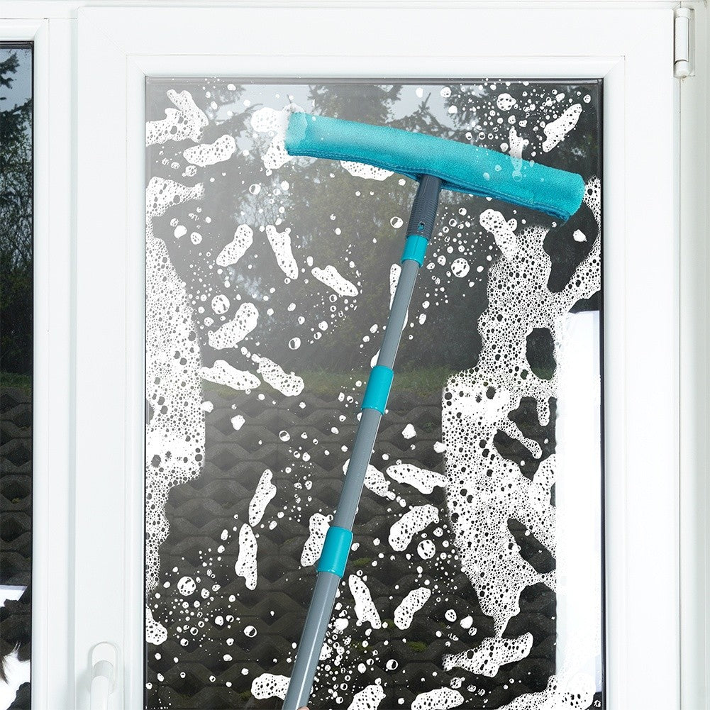 Practical window cleaning kit with telescopic scraper and microfiber cloth