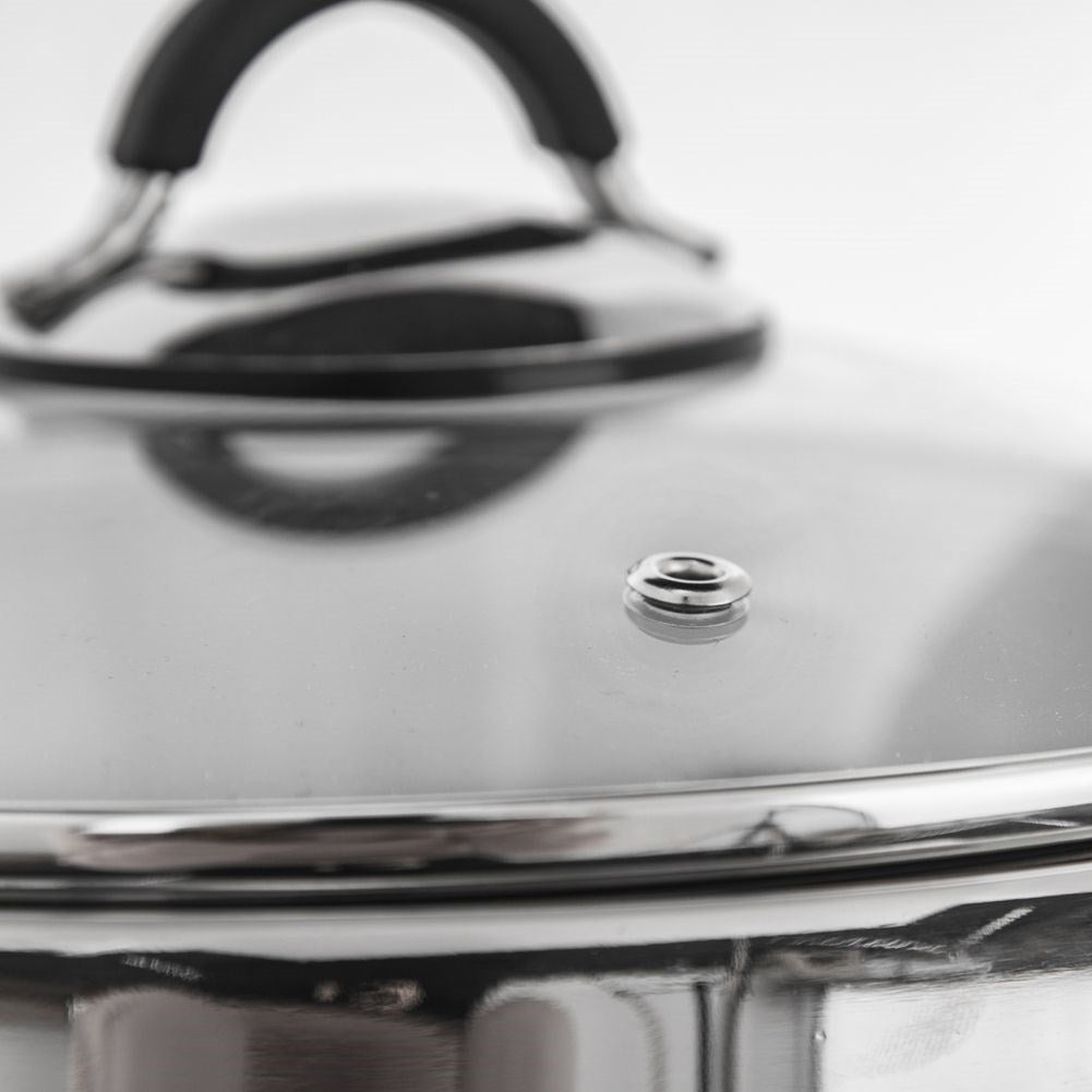 Premium saucepan in stainless steel with steam release lid