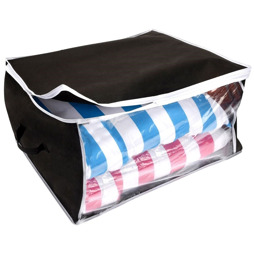 Protection for bedding: moisture-, dust- and moth-proof storage