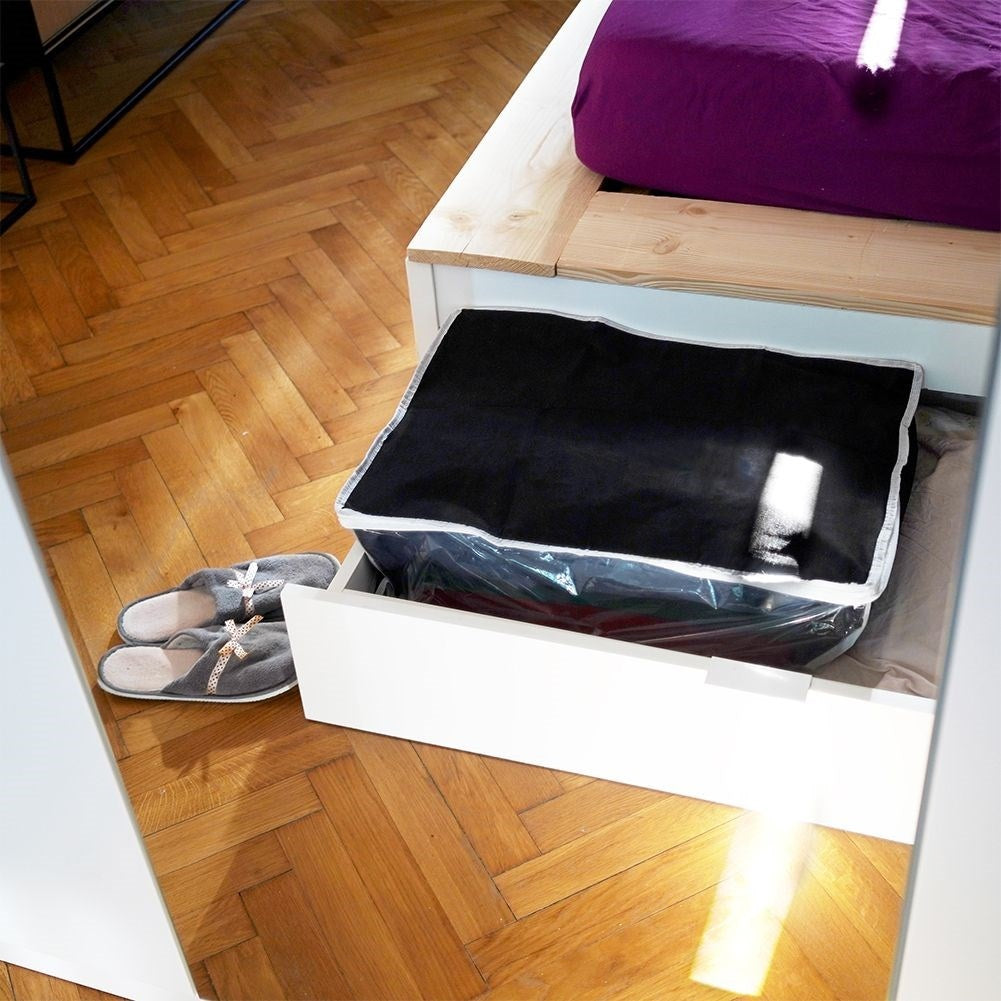 Protection for bedding: moisture-, dust- and moth-proof storage