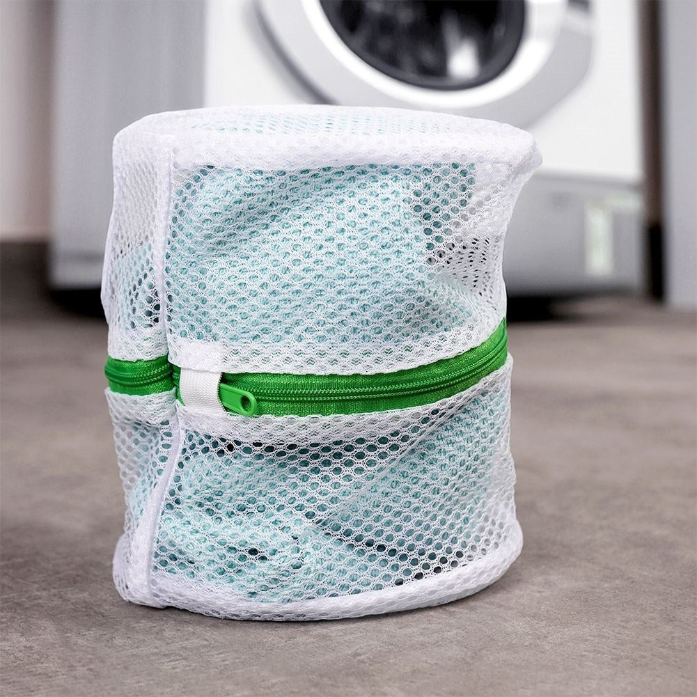 Protective net for delicate clothes with plastic zipper