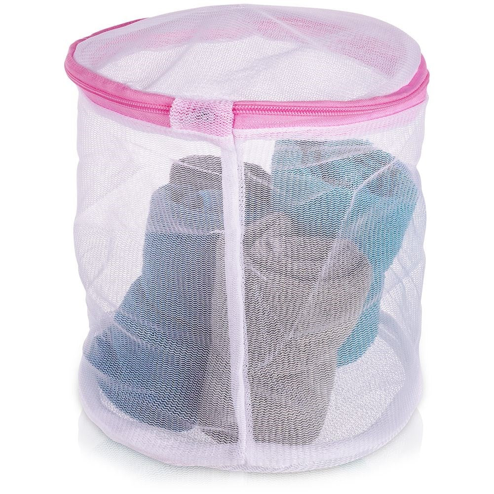 Protective net for delicate fabrics with plastic zipper