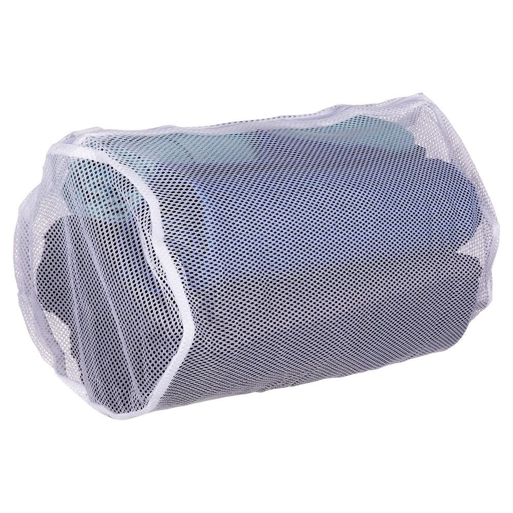 Protective net with zipper for delicate clothes in the wash