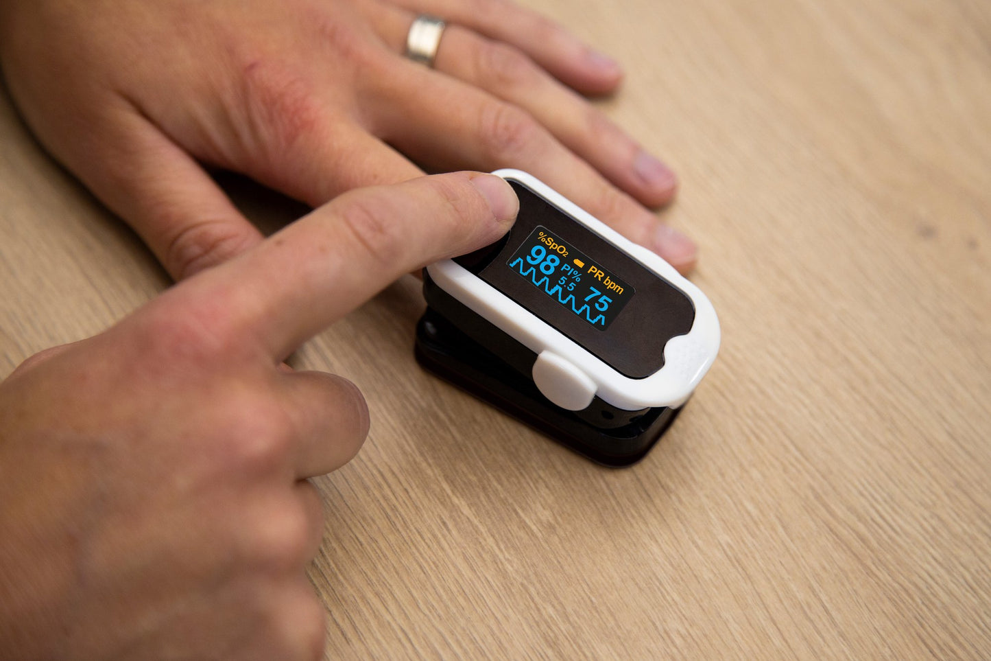Pulse Oximeter with OLED Display, Heart Rate & SpO2 Measurement