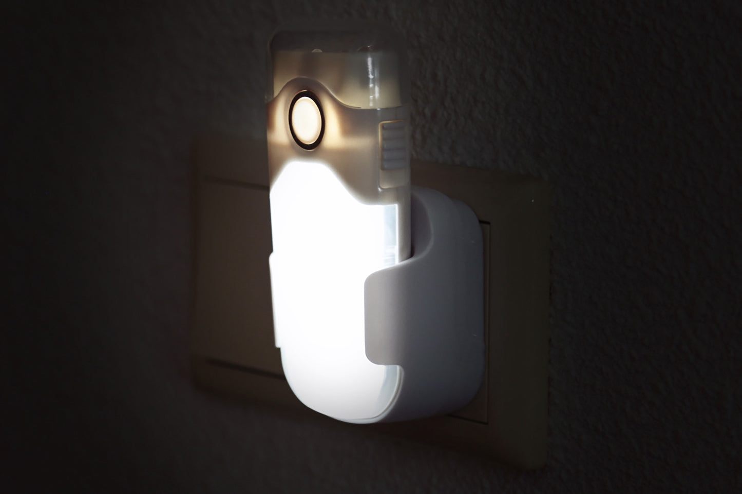 Rechargeable LED Flashlight with Auto Light Sensor