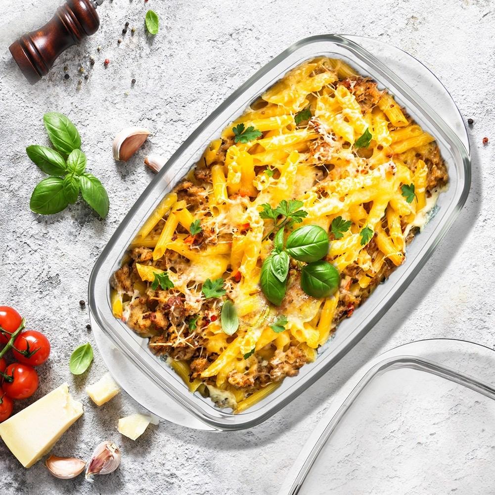 Rectangular oven form in durable glass with a practical lid
