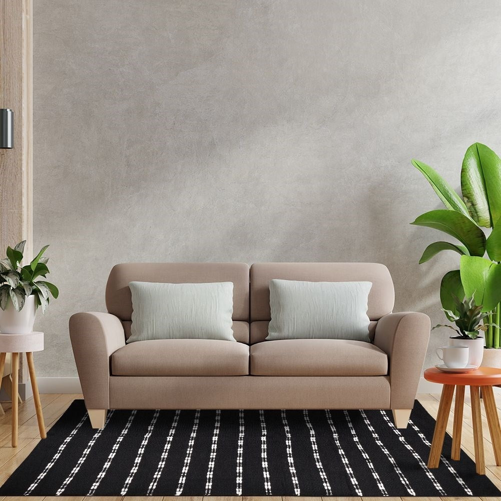 Rectangular rug made of recycled cotton for any room
