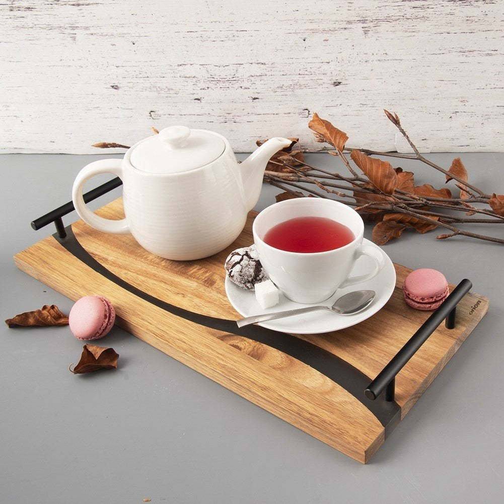 Rectangular serving tray in durable acacia wood