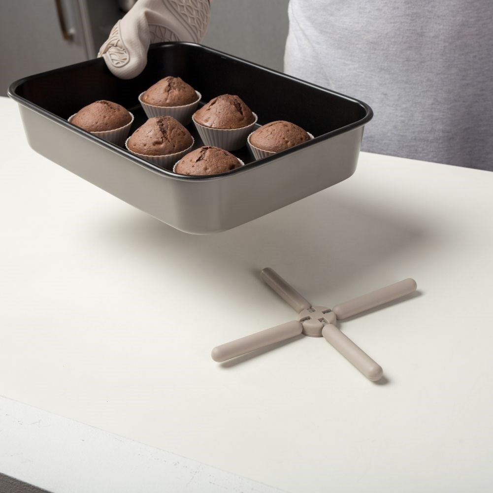 Retractable Silicone Pad - Protects the Kitchen Bench from Heat