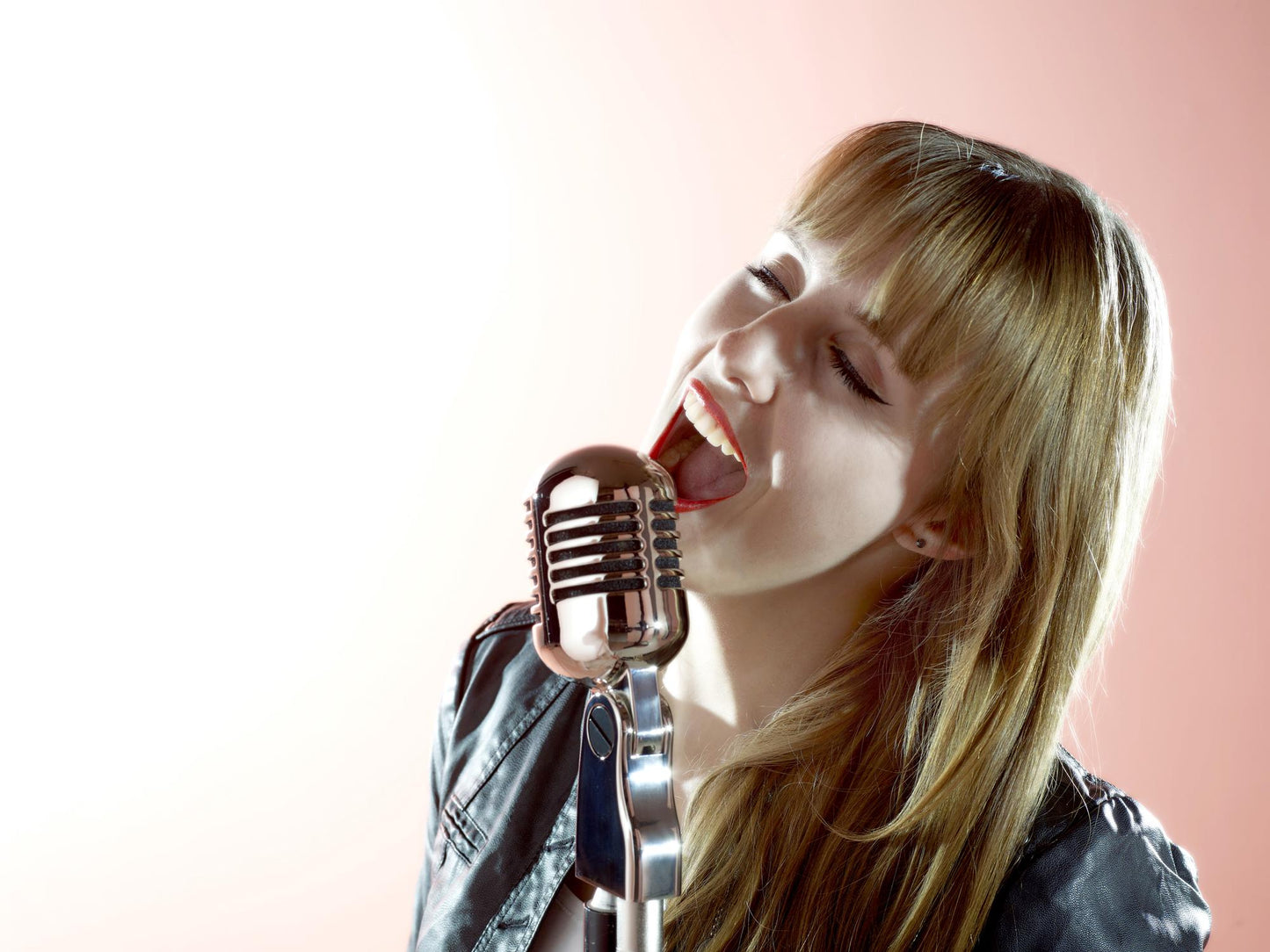 Retro Microphone with XLR, Silent Switch, Chrome Finish