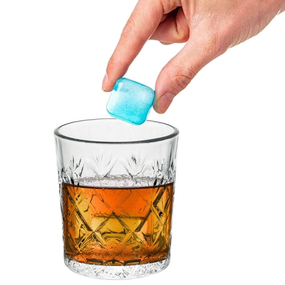 Reusable cube-shaped ice cubes for cold drinks