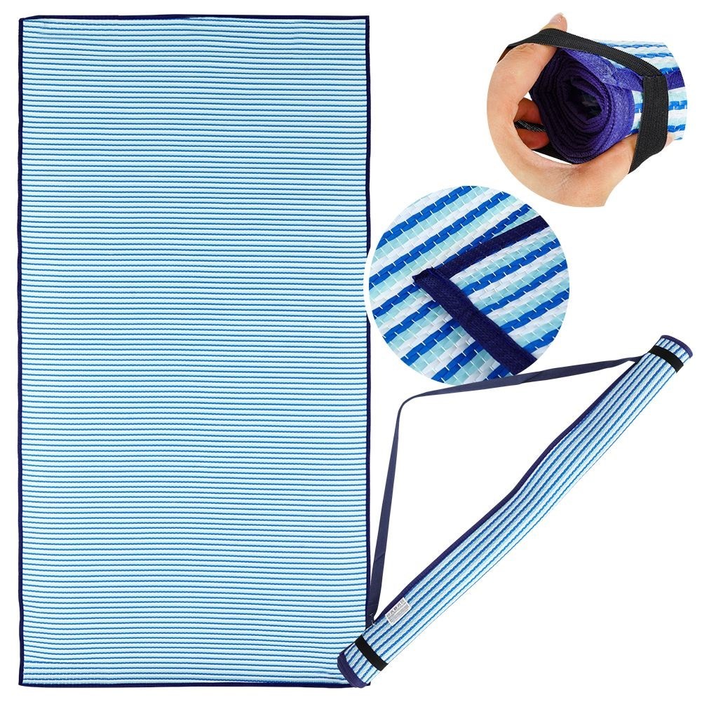 Rollable lightweight beach mat with comfortable handle
