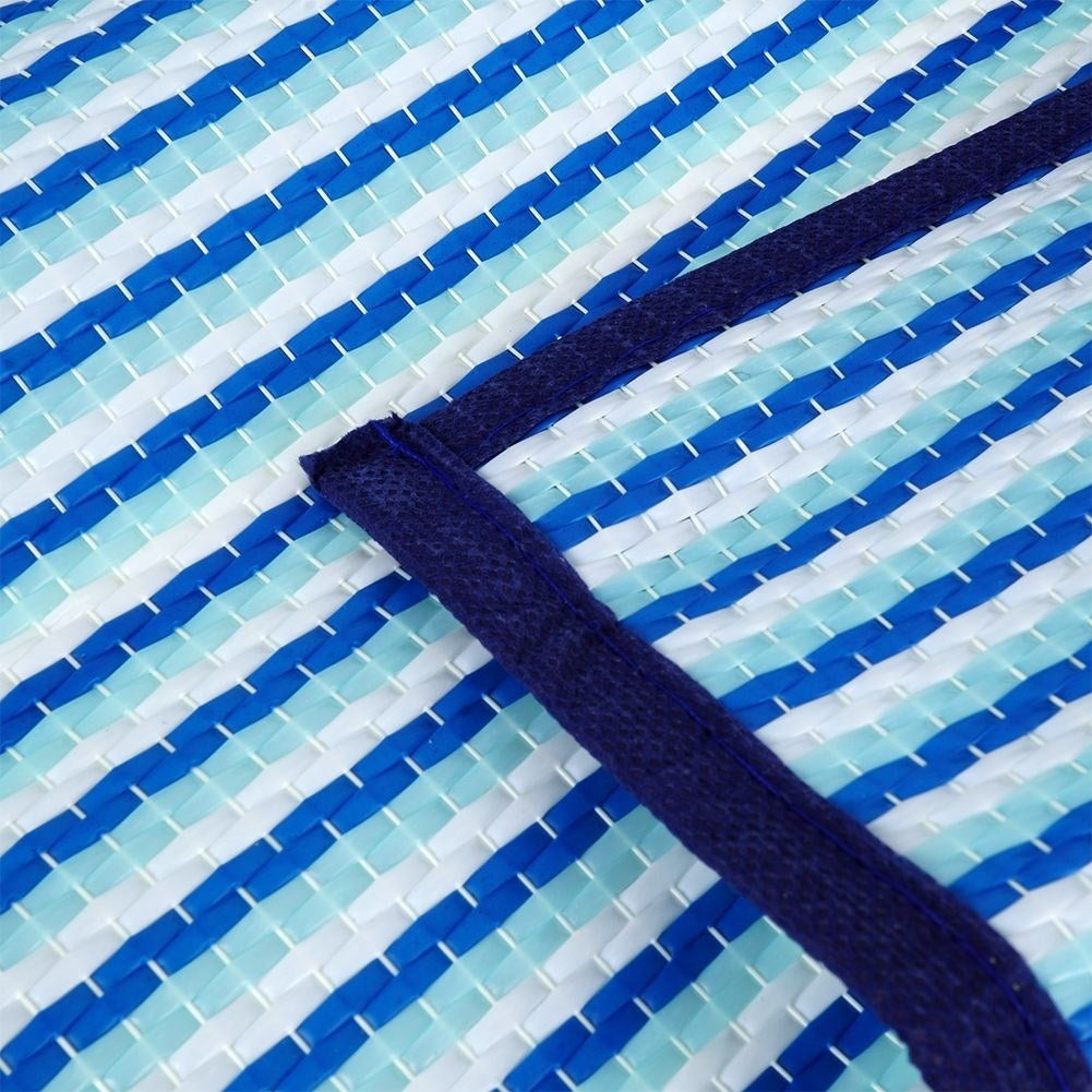 Rollable lightweight beach mat with comfortable handle