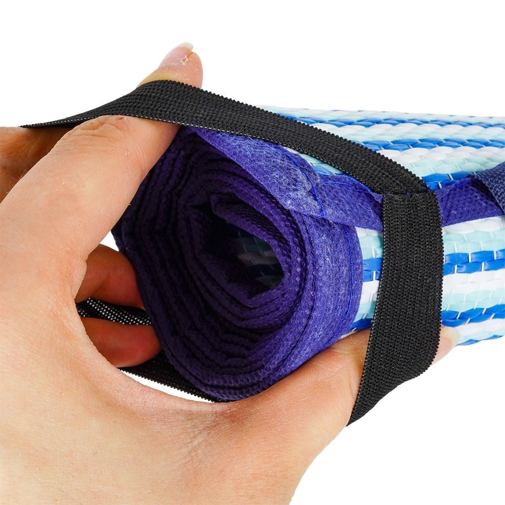 Rollable lightweight beach mat with comfortable handle