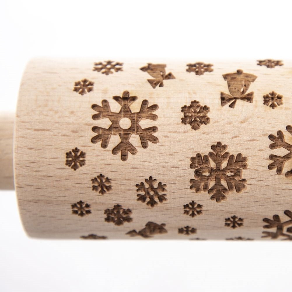 Rotating rolling pin with snowflake pattern in natural beech wood