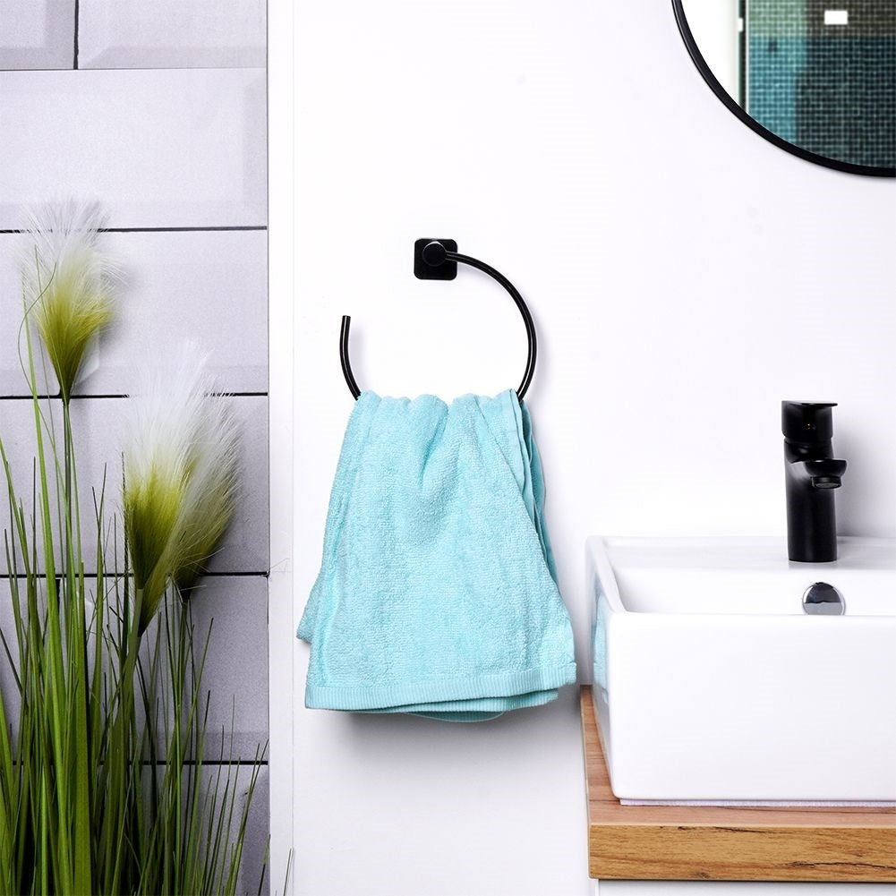 Round Towel Hanger in Black Carbon Steel for Bathroom