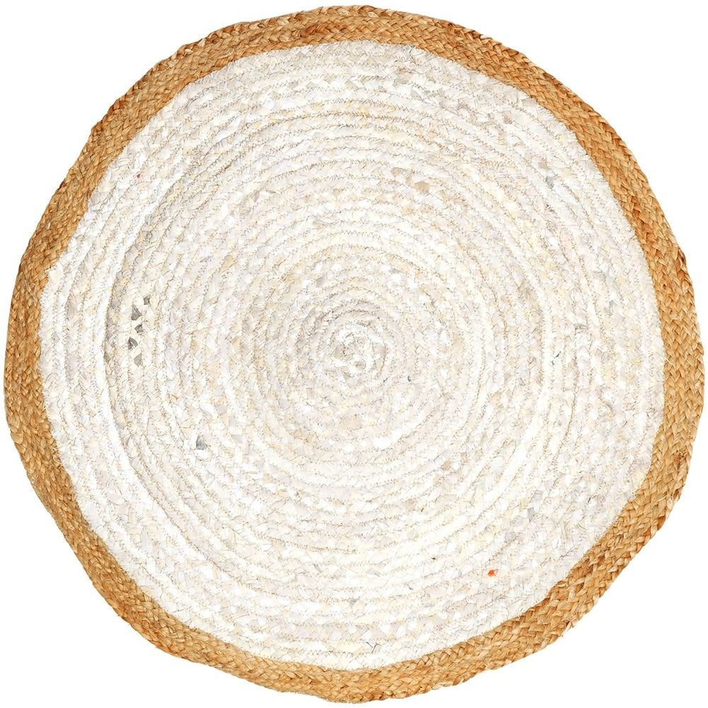Round cotton rug with jute edges and classic pattern