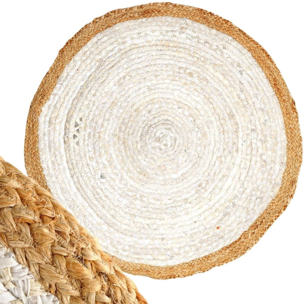 Round cotton rug with jute edges and classic pattern