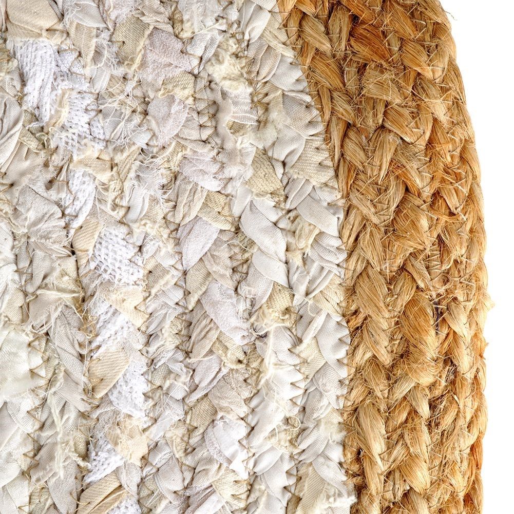 Round cotton rug with jute edges and classic pattern