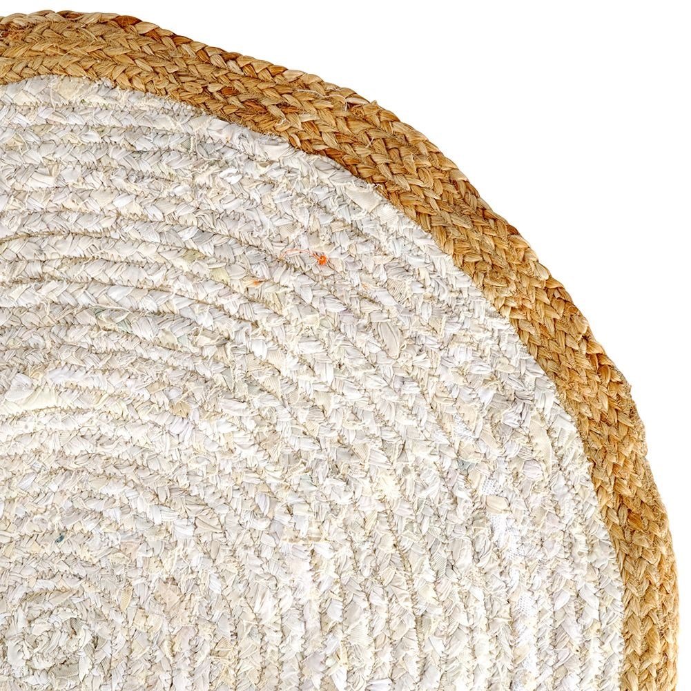 Round cotton rug with jute edges and classic pattern