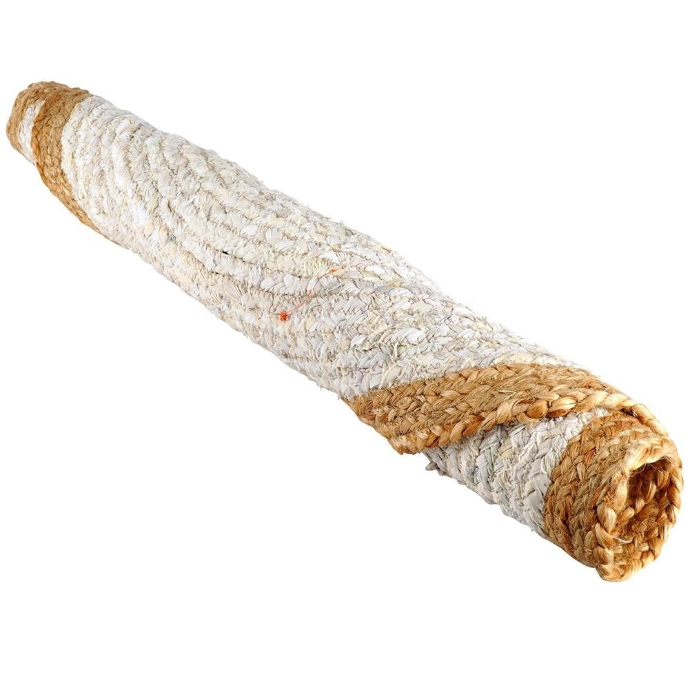 Round cotton rug with jute edges and classic pattern