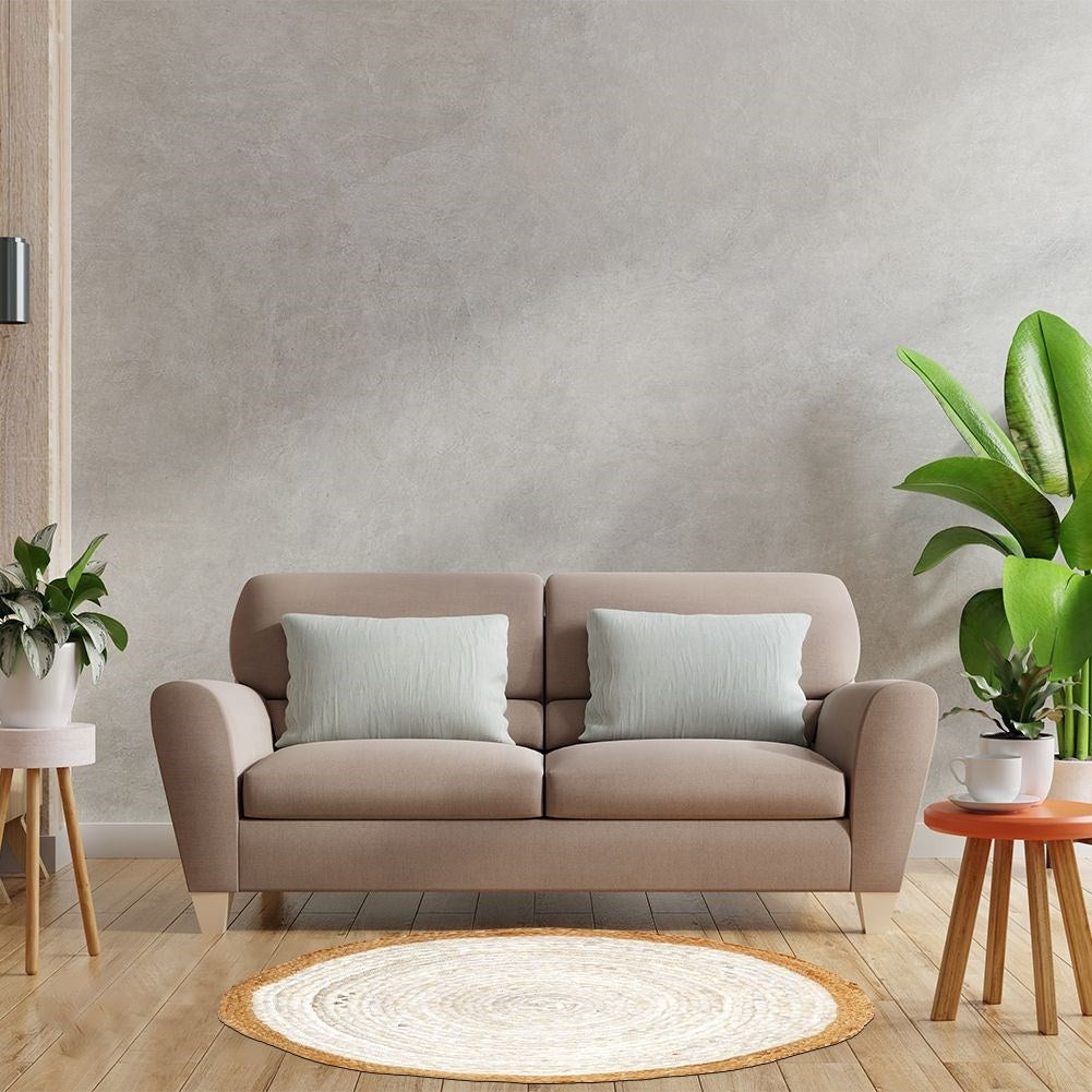 Round cotton rug with jute edges and classic pattern