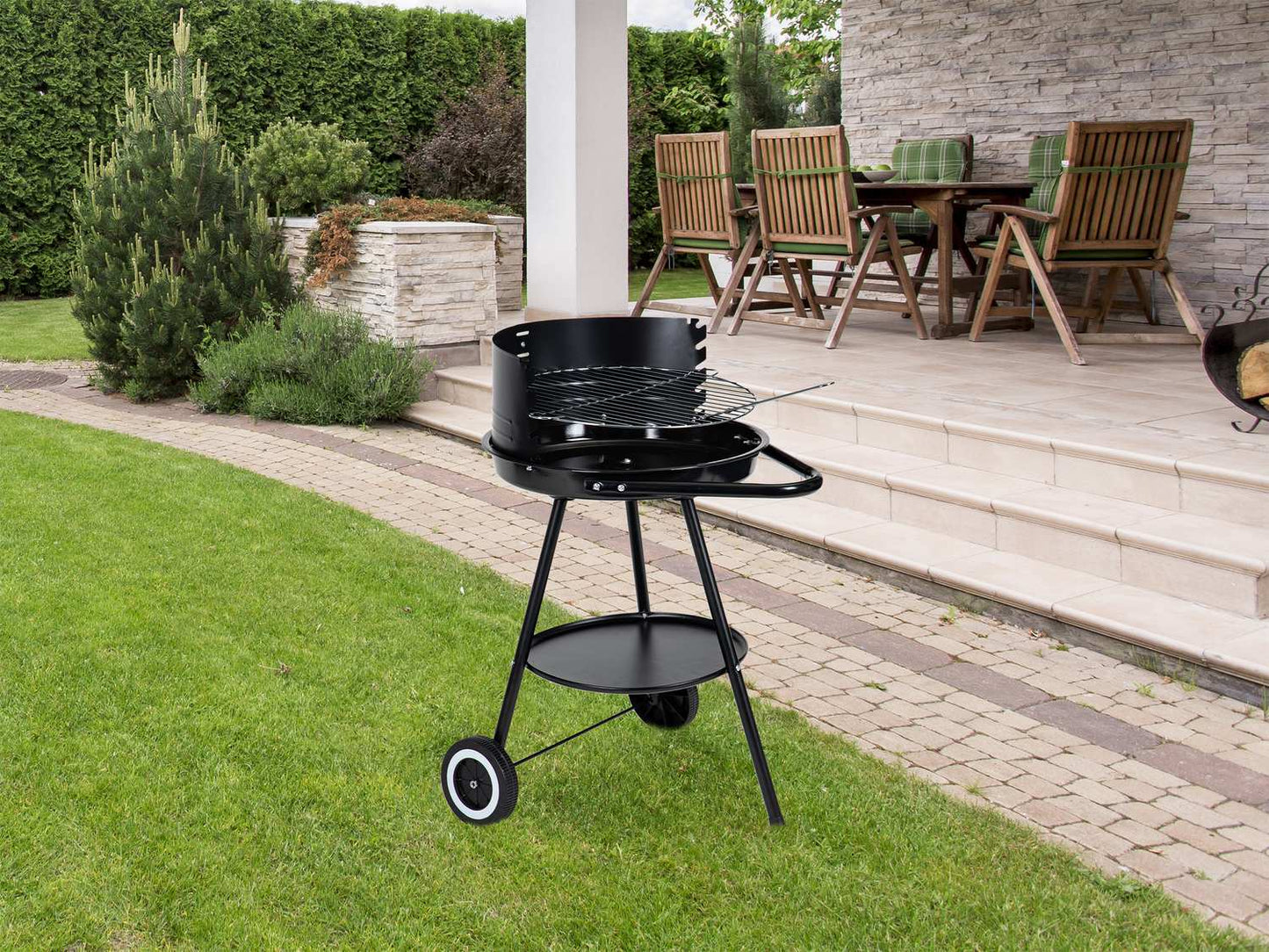 Round garden grill with adjustable grate height