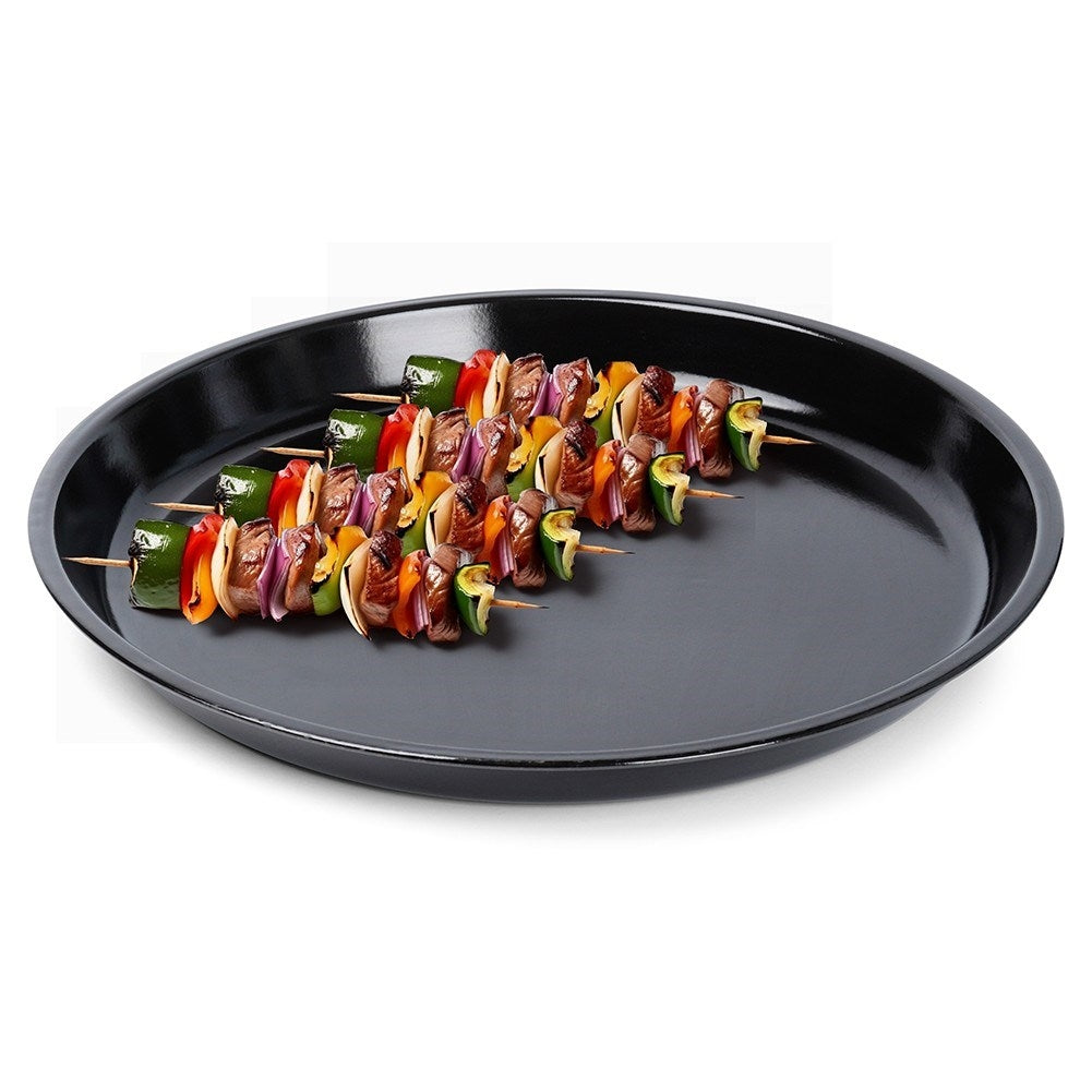 Round grill plate in steel with non-stick coating. Perfect for grilling, roasting meat and baking in the oven.round grill plate, non-stick grill plate, steel grill plate, grilling, meat baking, baking in the ovenRound steel grill plate with non-st