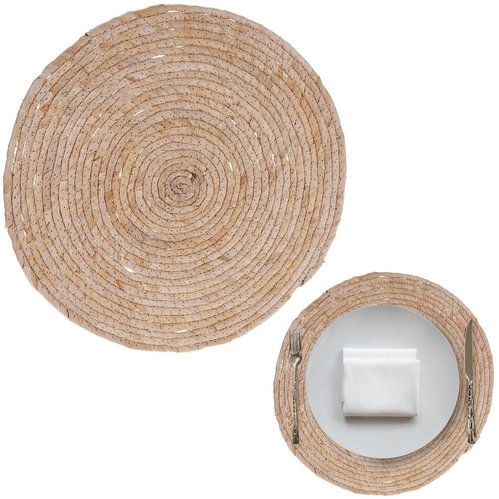Round kitchen mat in corn leaves for crockery and cutlery
