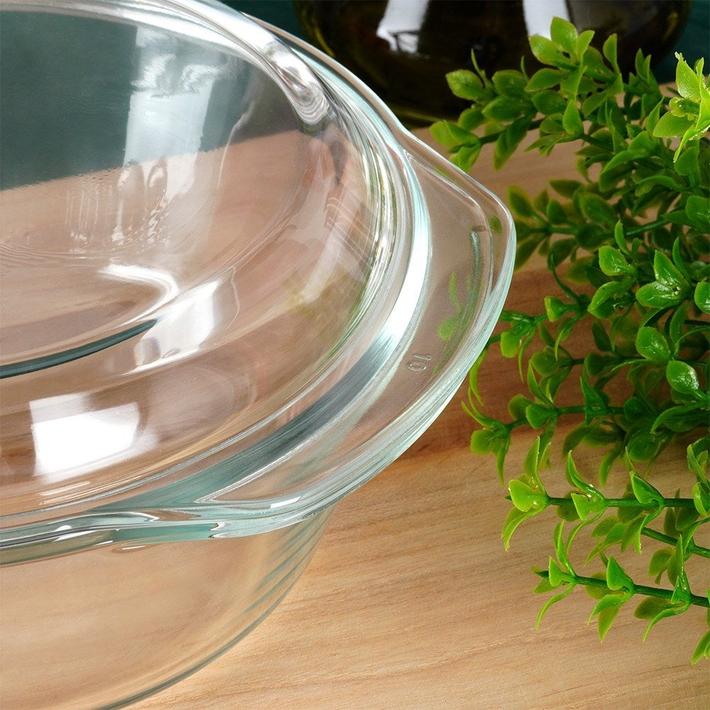 Round oven dish in borosilicate glass with lid, dishwasher safe