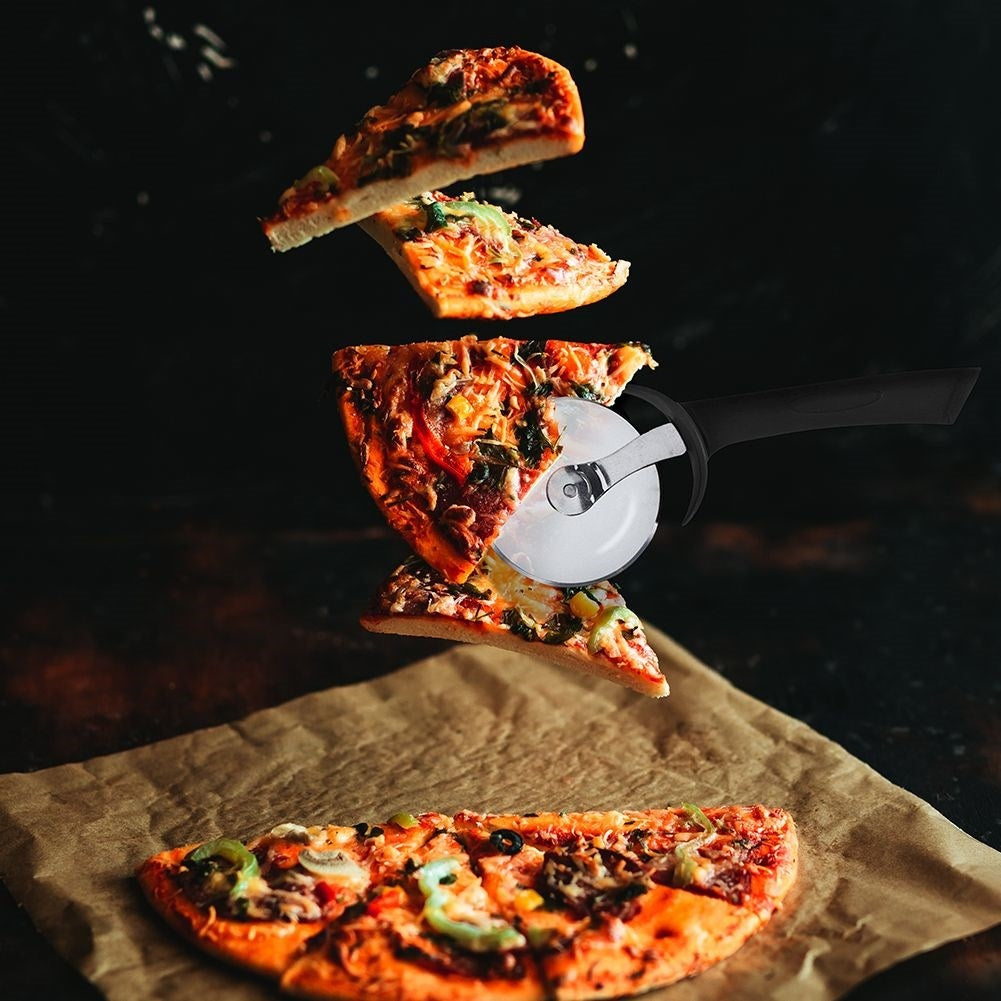 Round pizza cutter with stainless steel blade
