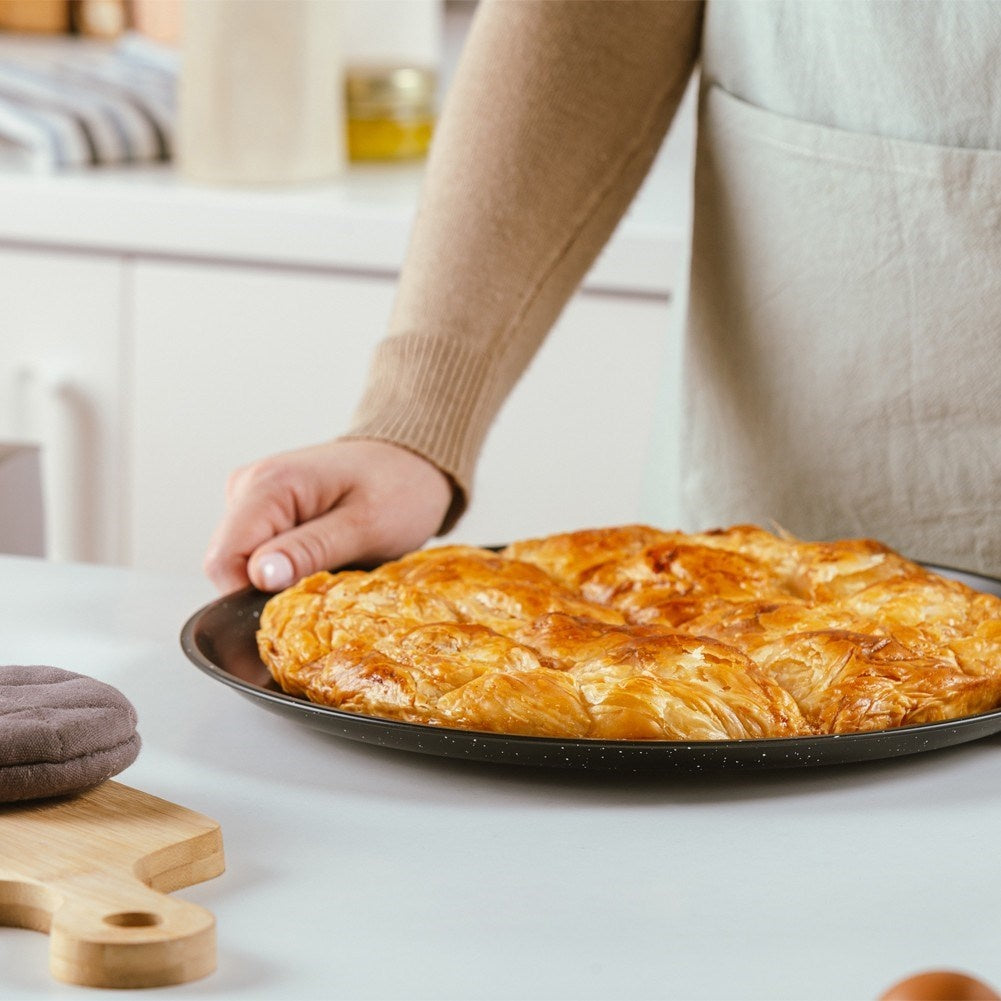 Round pizza plate with non-stick granite coating