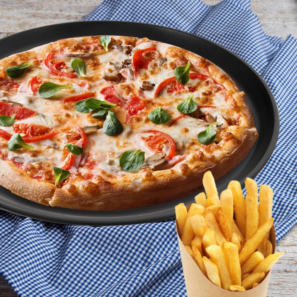Round pizza sheet with perforated bottom and non-stick coating