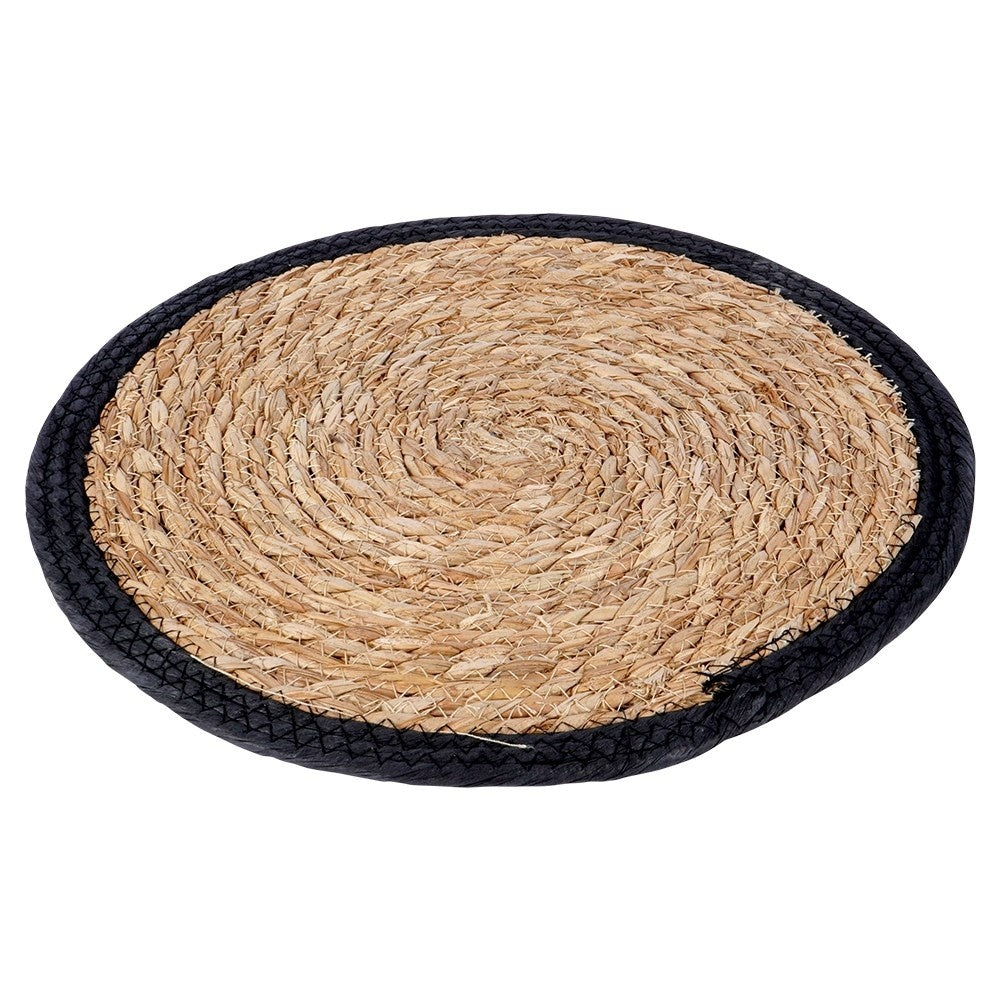 Round placemat made of plaited seaweed for all interiors