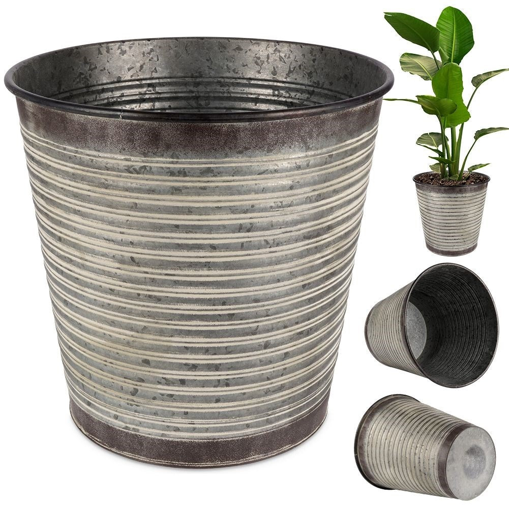 Rusty pot in galvanized metal for all plants