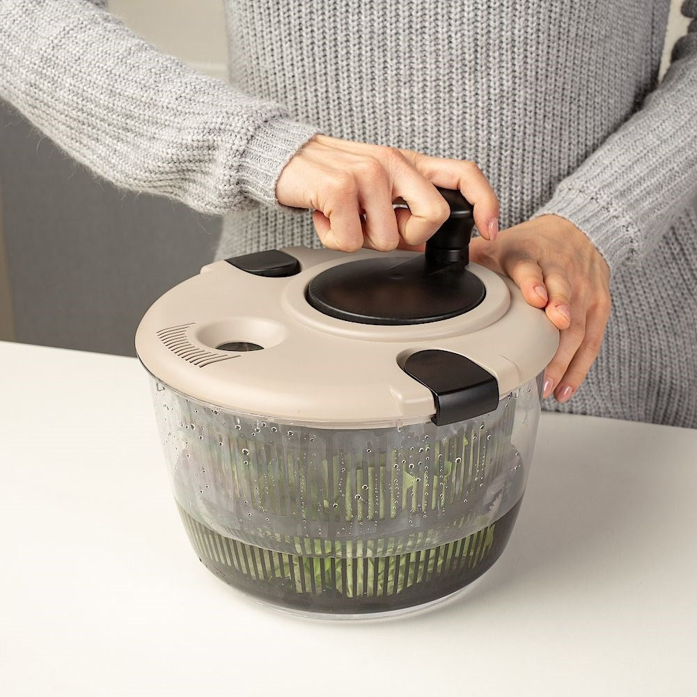Salad tosser: Quick and easy manual salad preparation