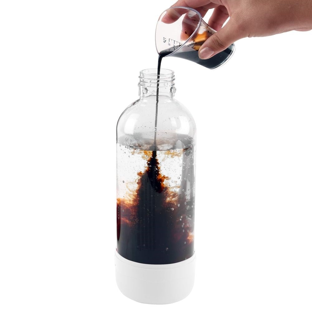 Saturator for carbonated water - Make your own carbonated drink at home