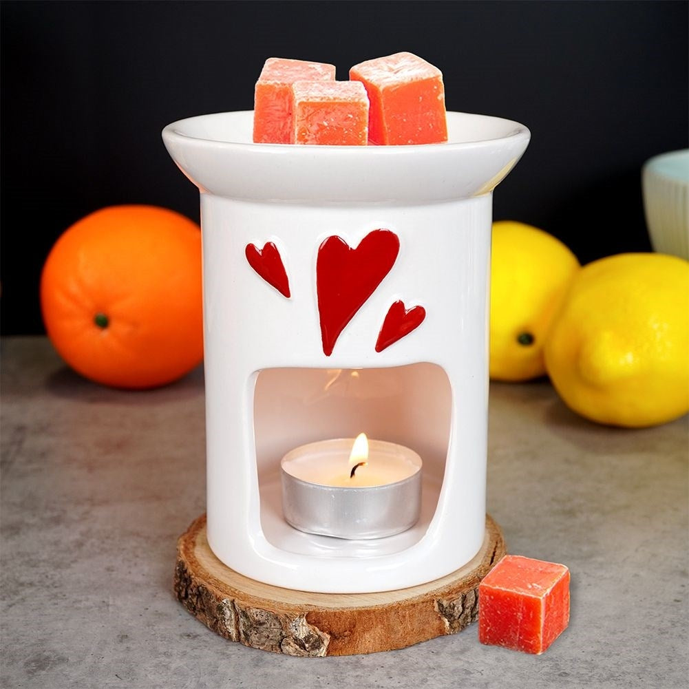 Scent diffuser in white ceramic with red hearts for wax and oils
