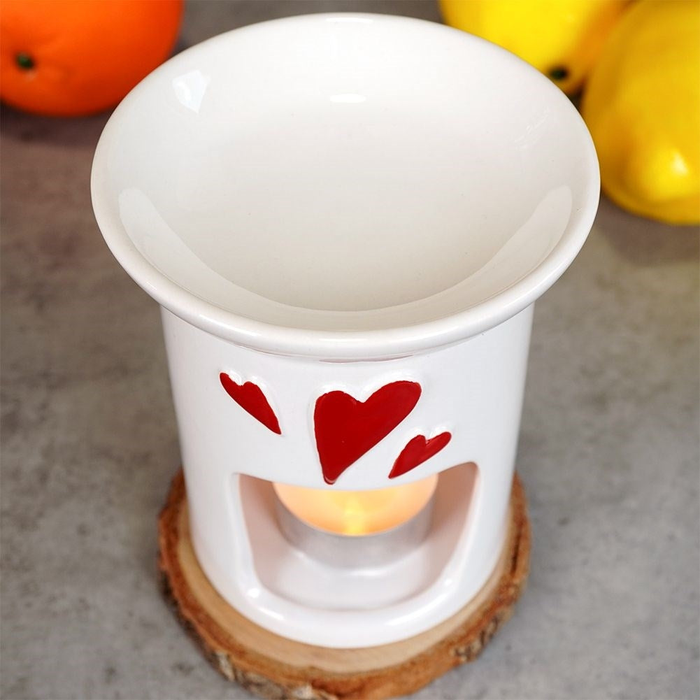 Scent diffuser in white ceramic with red hearts for wax and oils