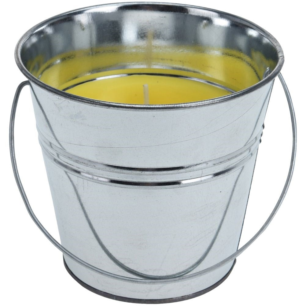Scented candles with lemon oil: Mosquito repellent and cozy atmosphere