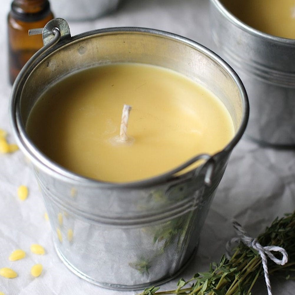 Scented candles with lemon oil: Mosquito repellent and cozy atmosphere
