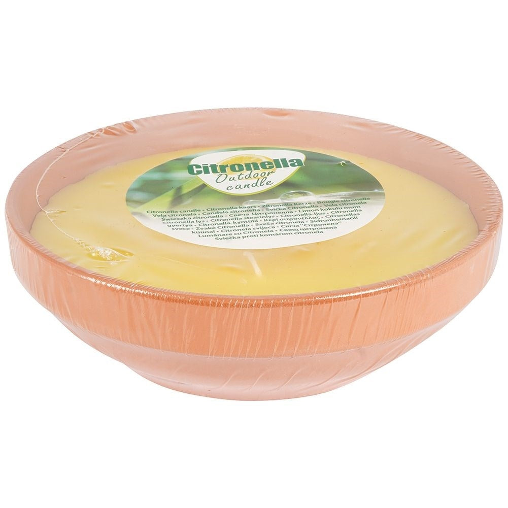 Scented candles with lemon oil for a refreshing and cozy atmosphere
