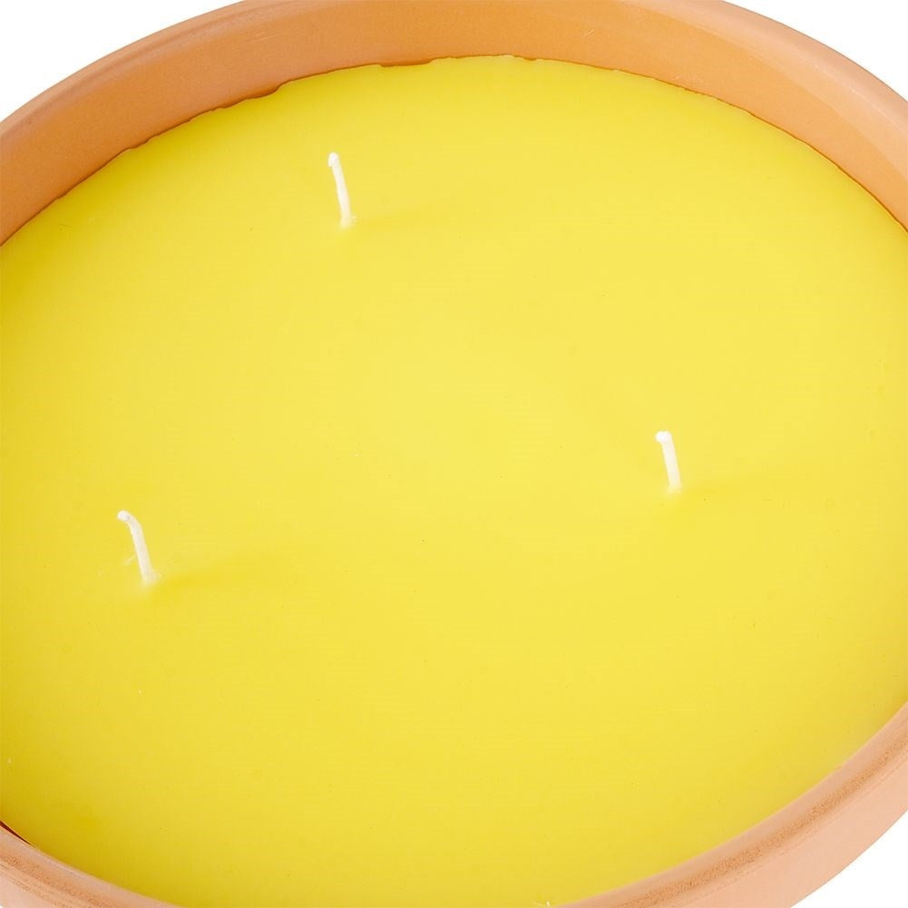 Scented candles with lemon oil for a refreshing and cozy atmosphere