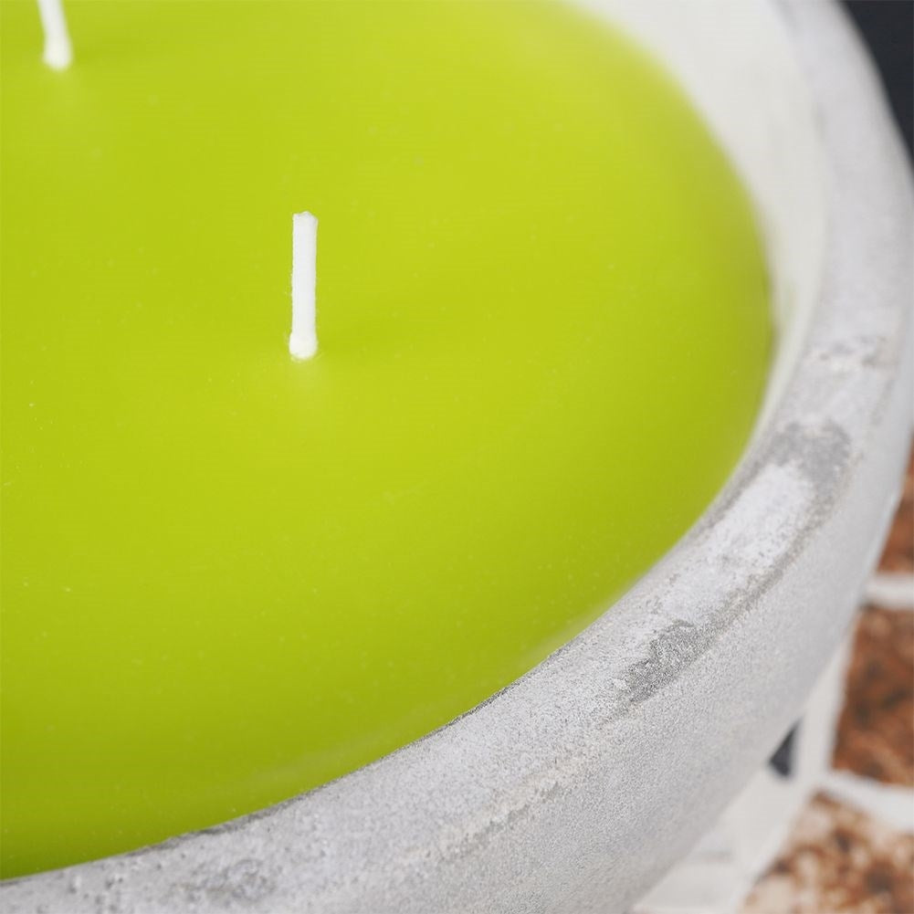Scented candle with Lemon Oil: Refreshing and mosquito repellent