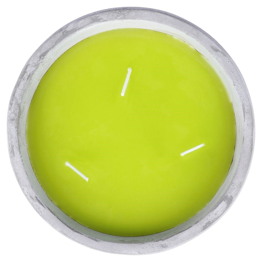 Scented candle with Lemon Oil: Refreshing and mosquito repellent