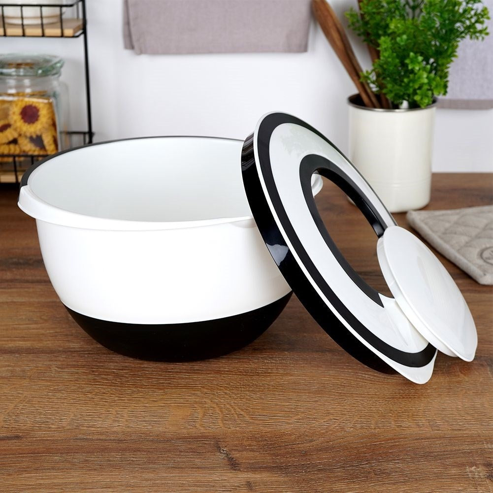 Sealable Spacious Bowl for Mixing and Whisking